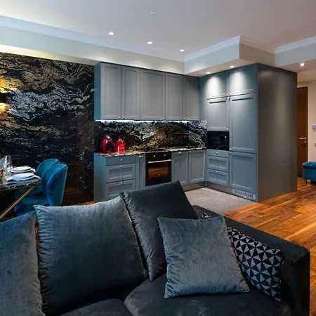 Active Center Luxury Two Bedroom With Parking *