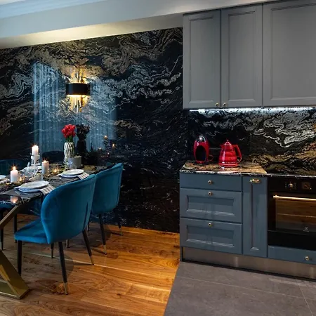 Active Center Luxury Two Bedroom With Parking 아파트
