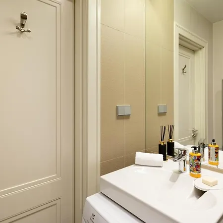 Active Center Luxury Two Bedroom With Parking Апартаменты Рига