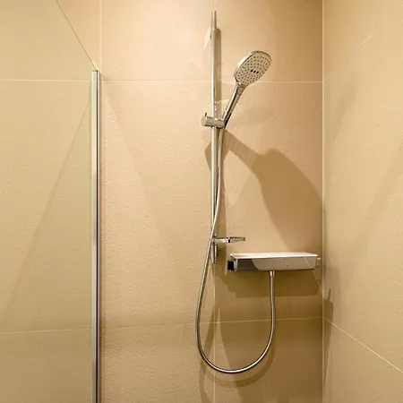 Active Center Luxury Two Bedroom With Parking 리가