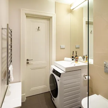 아파트 Active Center Luxury Two Bedroom With Parking 리가