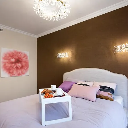 Active Center Luxury Two Bedroom With Parking Рига