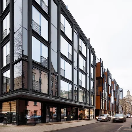 아파트 Active Center Luxury Two Bedroom With Parking *