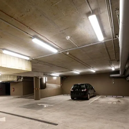 Active Center Luxury Two Bedroom With Parking 아파트