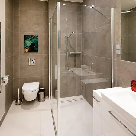 Active Center Luxury Two Bedroom With Parking ריגה