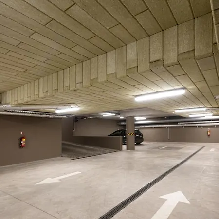 Active Center Luxury Two Bedroom With Parking * ריגה