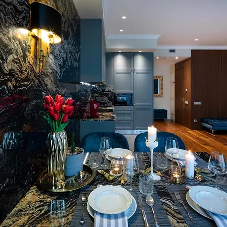 Appartamento Active Center Luxury Two Bedroom With Parking Riga
