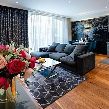 Appartamento Active Center Luxury Two Bedroom With Parking Riga