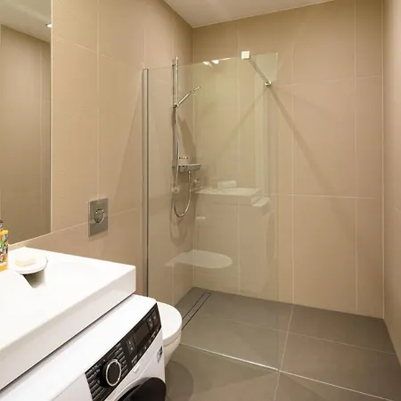 Active Center Luxury Two Bedroom With Parking Appartamento *