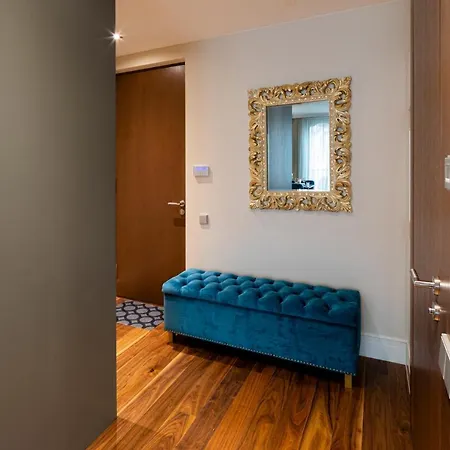 Active Center Luxury Two Bedroom With Parking *